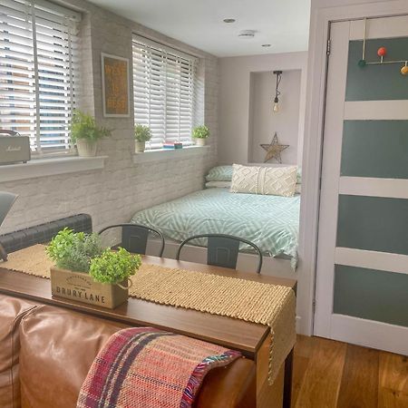 Stylish, Central Studio With Kitchen & Large Deck Fort William Exteriér fotografie