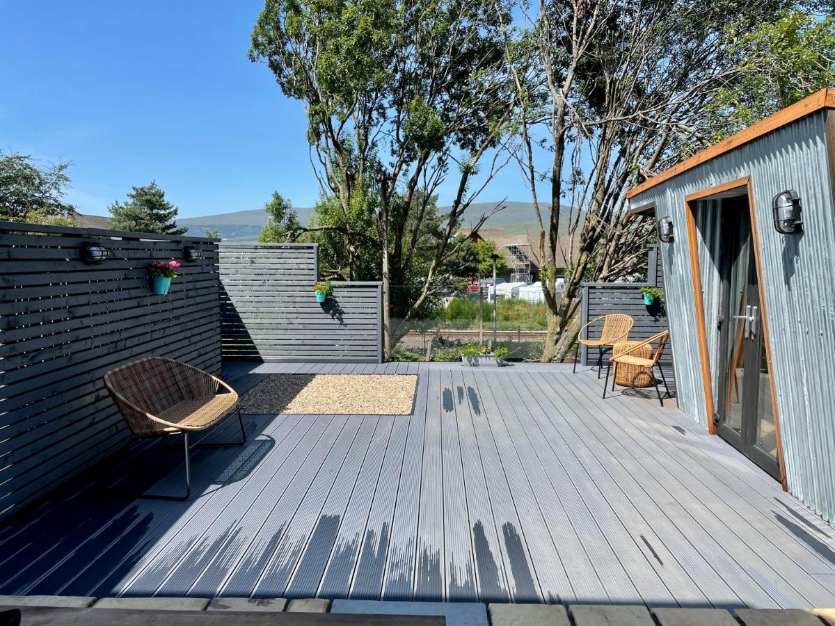 Stylish, Central Studio With Kitchen & Large Deck Fort William Exteriér fotografie