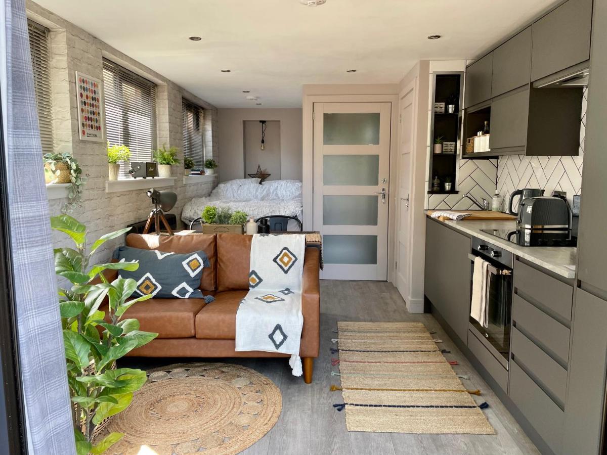 Stylish, Central Studio With Kitchen & Large Deck Fort William Exteriér fotografie