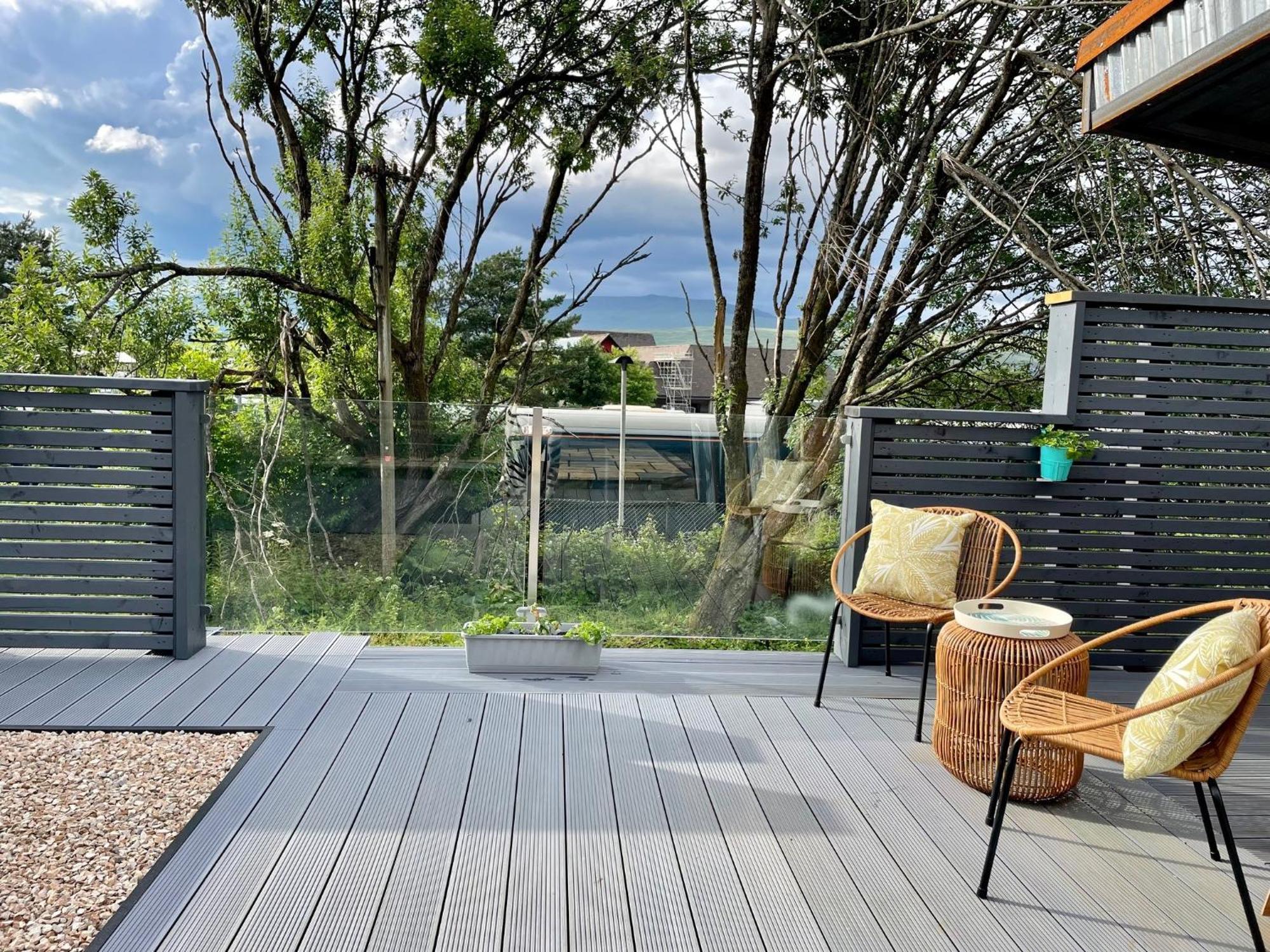Stylish, Central Studio With Kitchen & Large Deck Fort William Exteriér fotografie