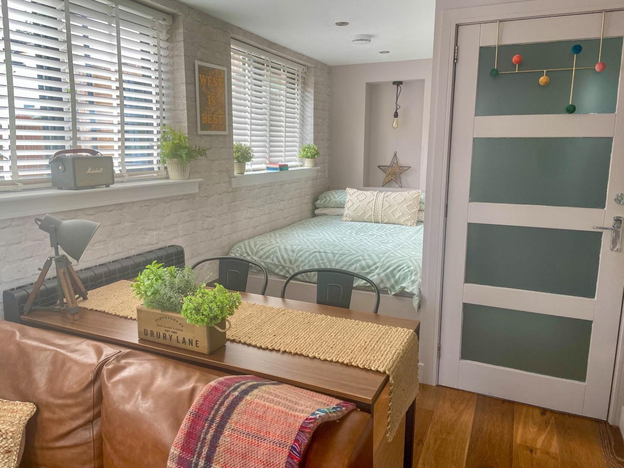 Stylish, Central Studio With Kitchen & Large Deck Fort William Exteriér fotografie